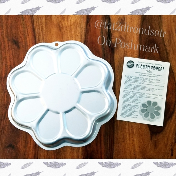 Wilton Flower Power Cake Pan with Instruction Book